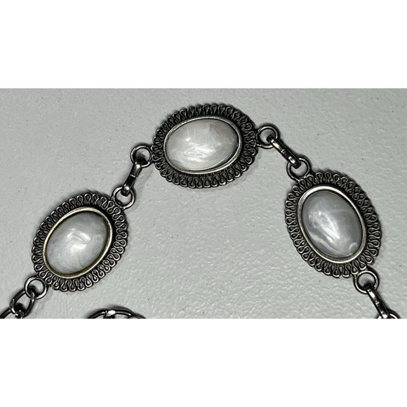 Silver Tone Metal Waist Belt Belly Chain Mother of Pearl Tone Oval Medallion 39\